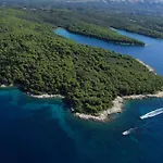 Anamar & Supetarska Draga